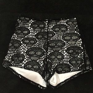 Skull fabric shorts