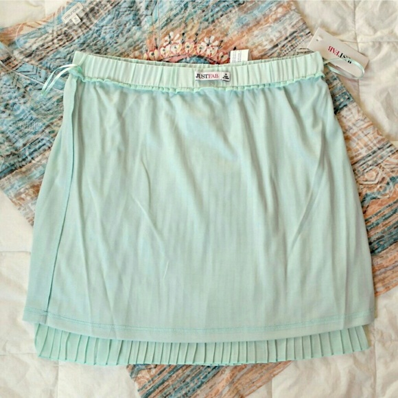 Trensy Pleated Mini Skirt In Mint - Picture 3 of 4