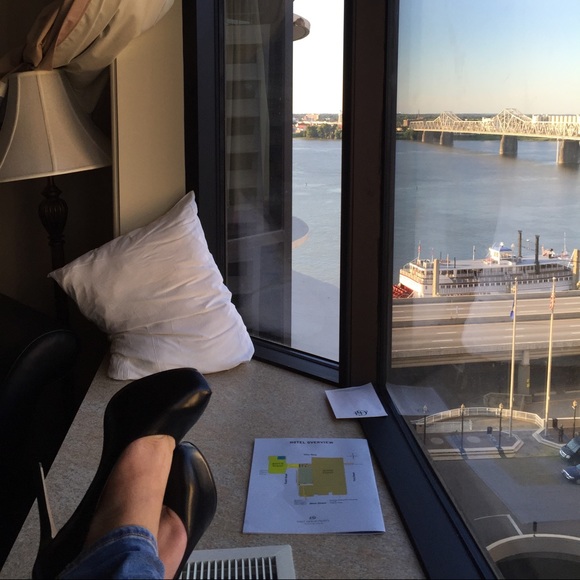 Meet your Posher, Beth💖 - Picture 2 of 4