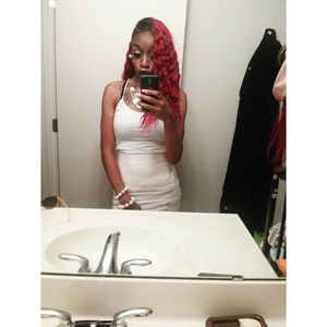 Meet your Posher, Dee