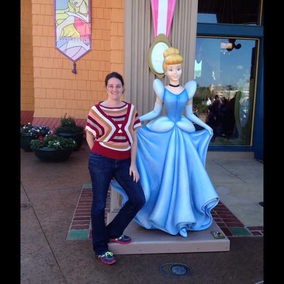 Hi! I'm Kelly. - Picture 3 of 4