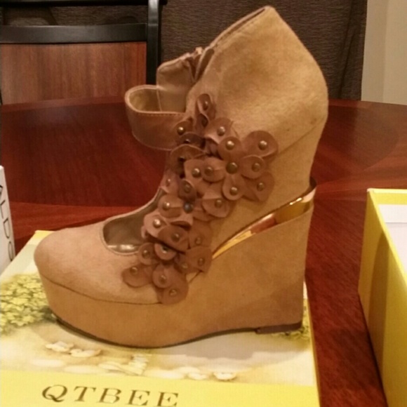 Wedge heels