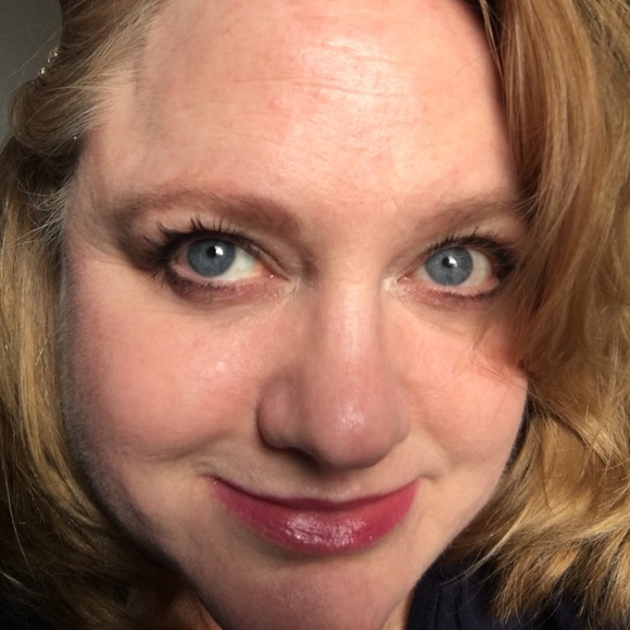 Meet your Posher, Jennifer - Picture 2 of 2