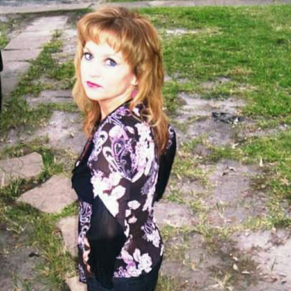 Top beautiful vintage with pink n black