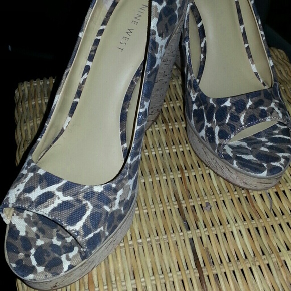 Shoes - Picture 2 of 4