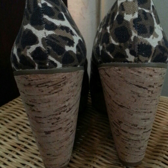 Shoes - Picture 4 of 4