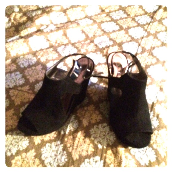 Black Wedges