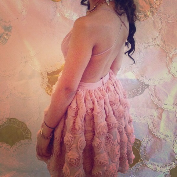 Backless fit & flate rosette dress