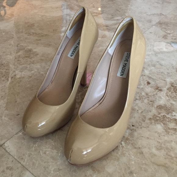 Steve Madden nude pumps