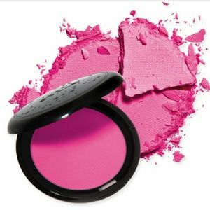 Stila Self-adjusting Custom color blush in pink