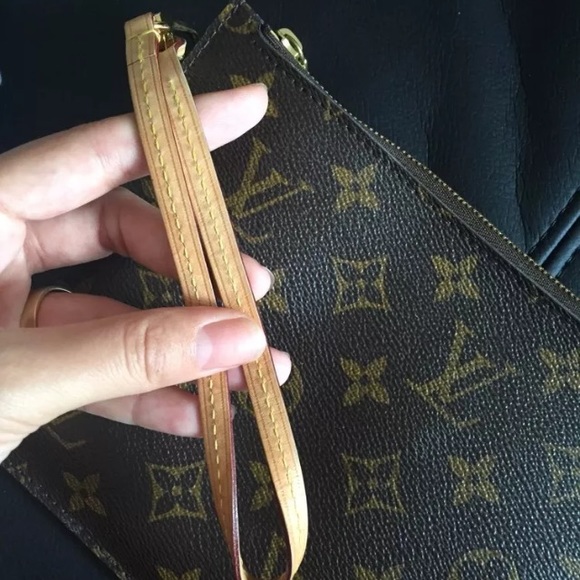 Authentic LOUIS VUITTON GM pochette