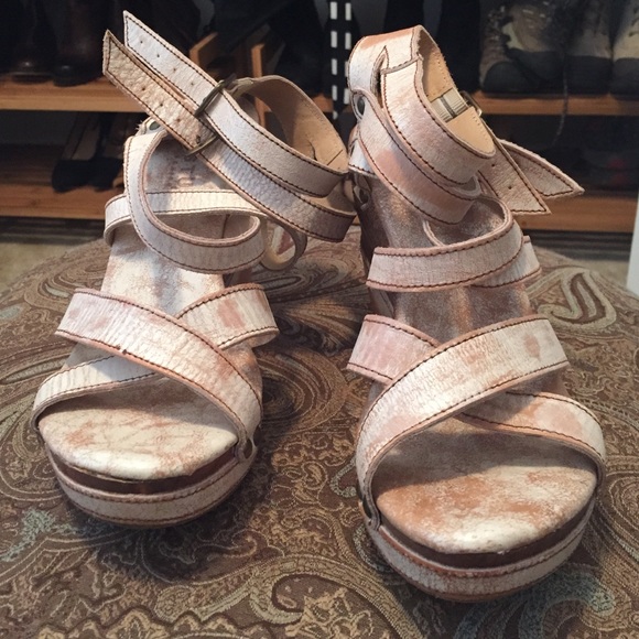 BedStu white wedge sandals