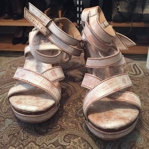 BedStu white wedge sandals