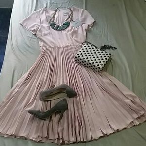 Light pink pleated dress size 6 NWT