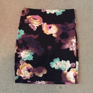 Floral tight skirt