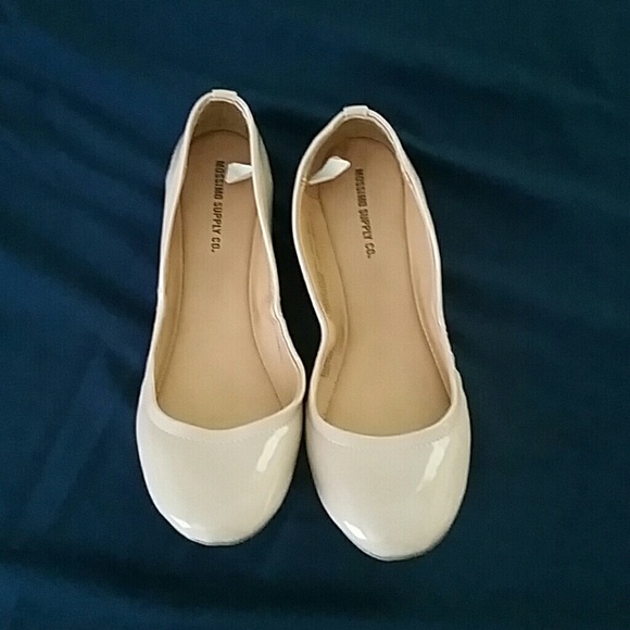Nude flats