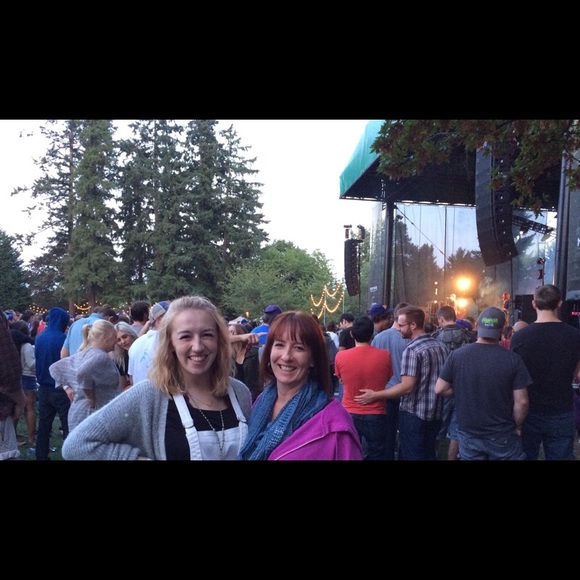 Meet the Posher-Christine - Picture 2 of 3