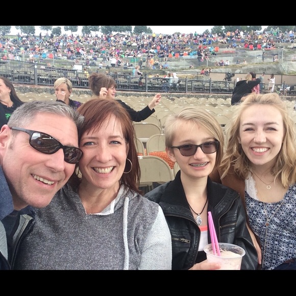 Meet the Posher-Christine - Picture 3 of 3