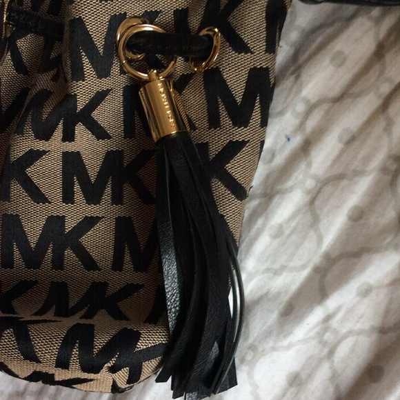 Authentic Michael Kors messenger bag - Picture 2 of 4