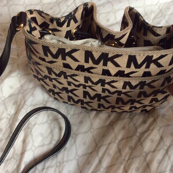 Authentic Michael Kors messenger bag - Picture 3 of 4
