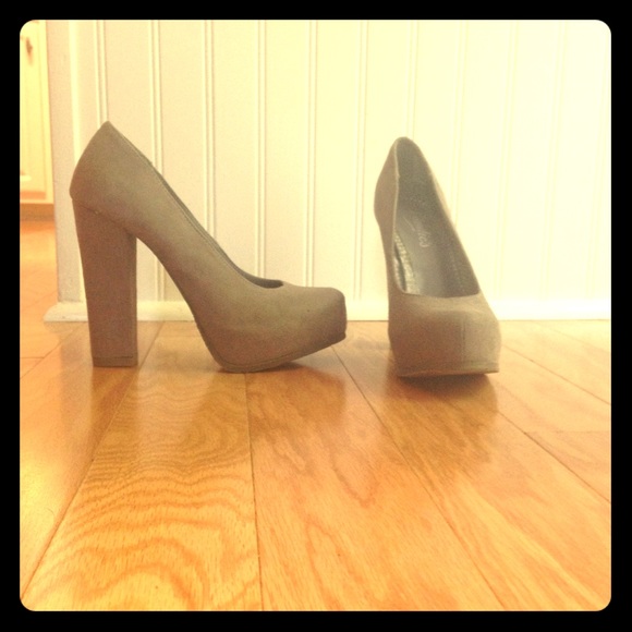 Gray heels by Candie's