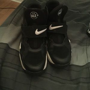 Black nikes