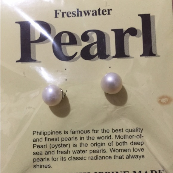Freshwater pearl earrings