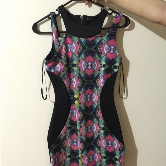 Slimming little black bodycon dress