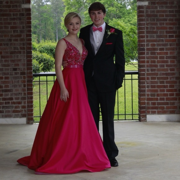 Meet Your Posher! - Picture 3 of 4