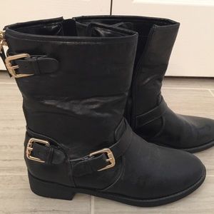 Unisa black leather boots
