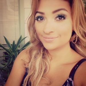 Meet your Posher, Elizabeth❤️