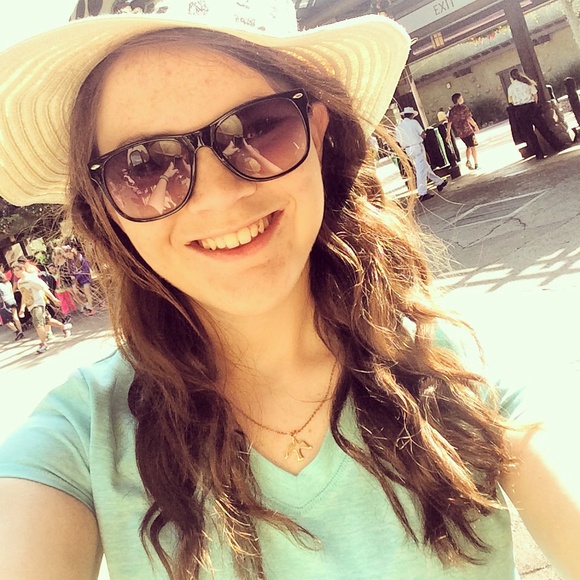 Meet your Posher, Candace - Picture 1 of 1