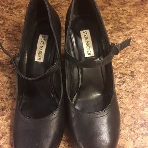 Size 8 1/2 Steve Madden Black Wedges