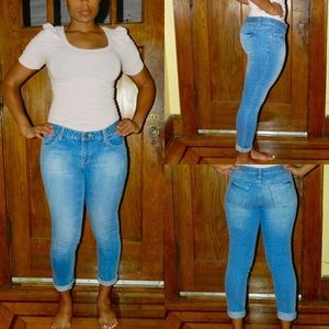 Light wash denim jeans 😍