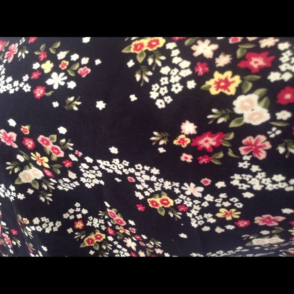 Cold shoulder top - Picture 3 of 3