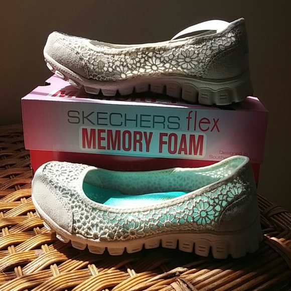 Sketchers memory foam shoes