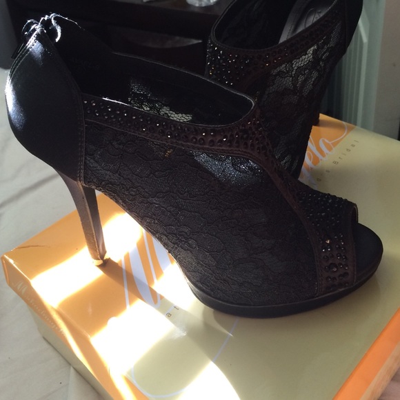 Black laced heels - Picture 2 of 4