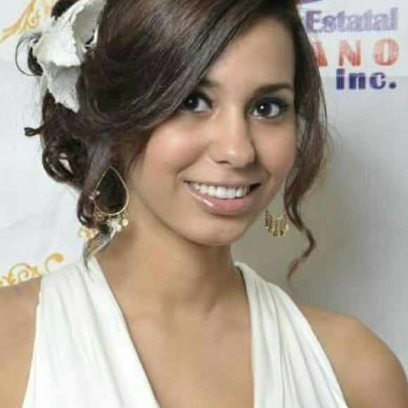 Meet the Posher, Laurie! - Picture 4 of 4