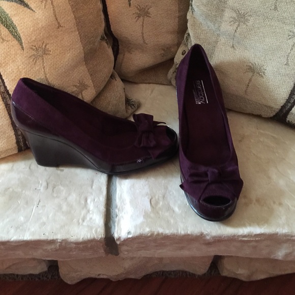 Aerology Dress Wedges Size 8 purple
