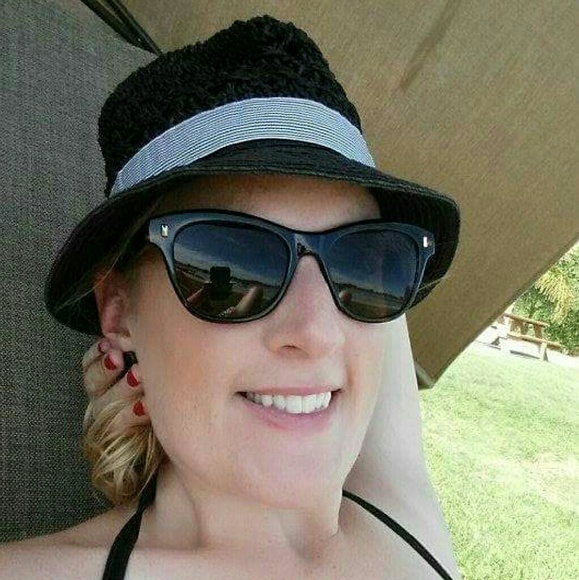 Meet the Posher - Picture 4 of 4