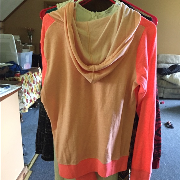 โSOLDโ Volcom hoodie - Picture 2 of 2