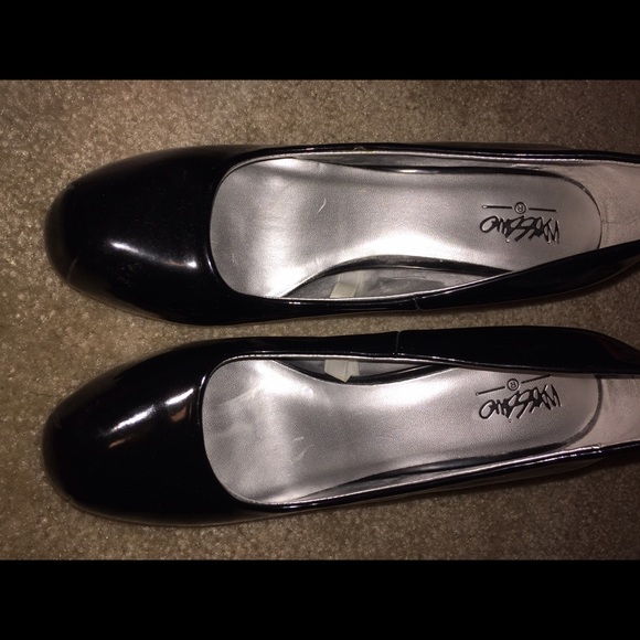 Last chance! 🎉🎉💥Black Mossimo pumps