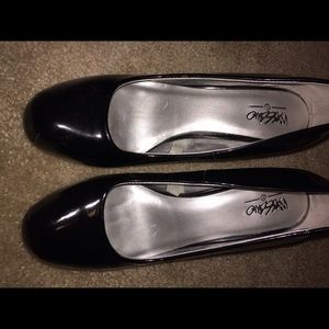 Last chance! 🎉🎉💥Black Mossimo pumps