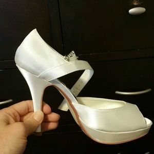 Stiletto wedding shoes