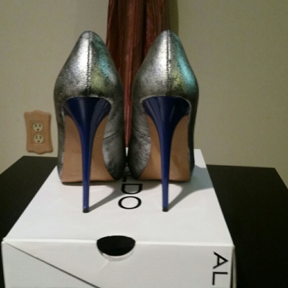 Silver Pumps - Picture 4 of 4
