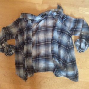 Long sleeve button up flannel shirt bundle