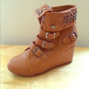 SALE ENDS TODAY! Bucco Capensis Odelia Sneaker