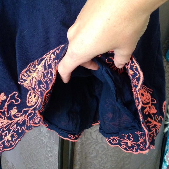 Navy blue skirt with electric melon stitching - Picture 3 of 4