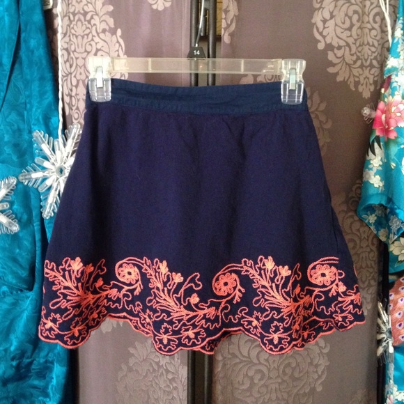 Navy blue skirt with electric melon stitching - Picture 4 of 4