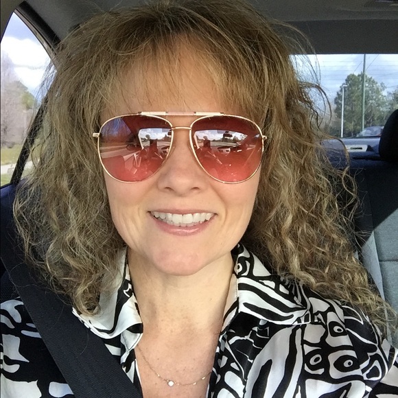 Meet Your Posher, Cathy! - Picture 3 of 5